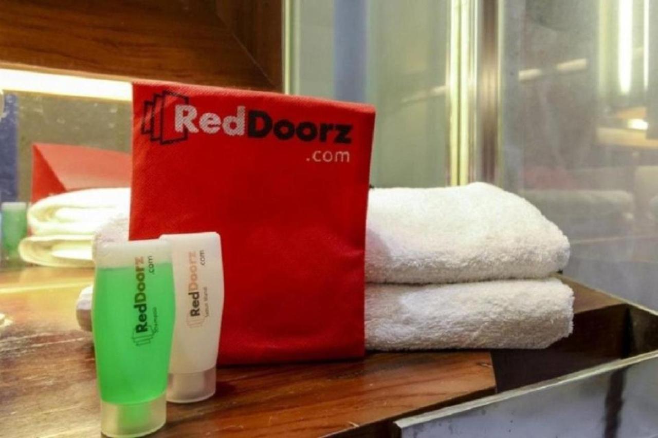 Reddoorz Plus @ Hertasning Area Makassar Exteriör bild